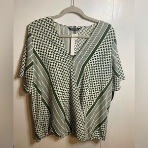 Women’s NWT BLOOMCHIC Green/White V-Neck Geometric Wrap Blouse Top Size 18-20